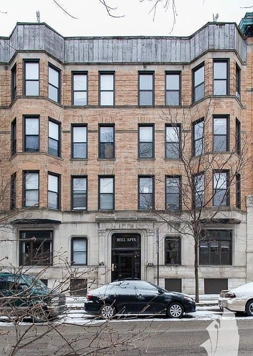 1st image of 627 W Oakdale Ave APT 01