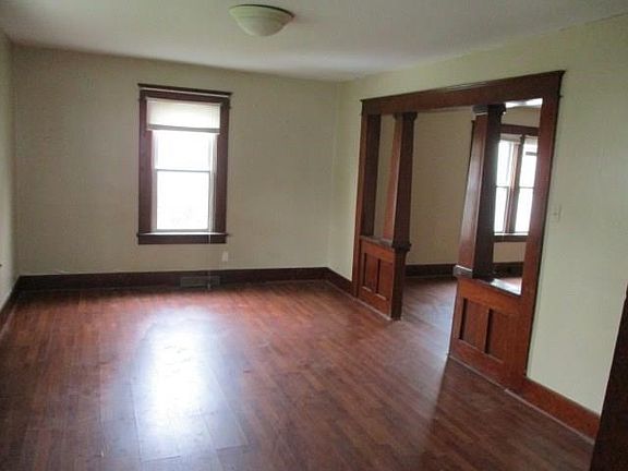 3rd image of 719 Lynn St