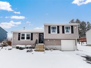 114 Oakhill Dr, Hamburg, NY 14075