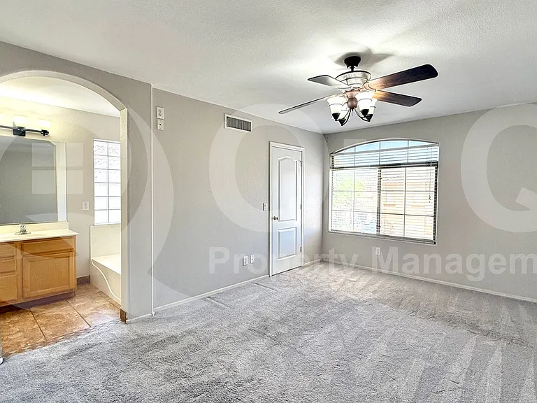 1733 E Harrison St — Photo 12
