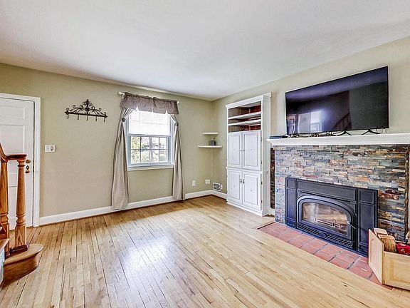 2nd image of 2931 Faulkner Pl