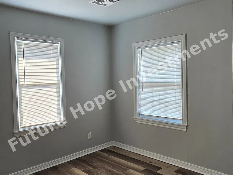 1308 SW 38th St — Photo 8