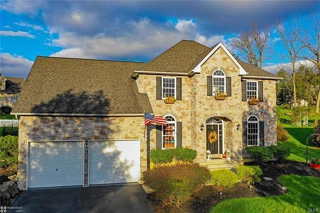 1st image of 8 Midland Dr