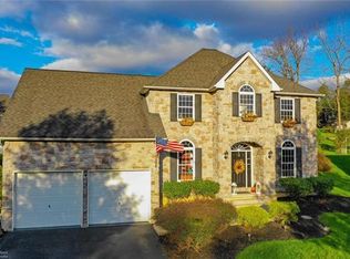 8 Midland Dr, Easton, PA 18045
