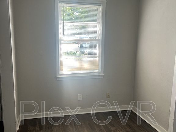 3rd image of 825 Brooks Rd