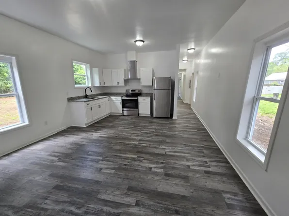 61 Sargent Farmer St, Newnan, GA 30263