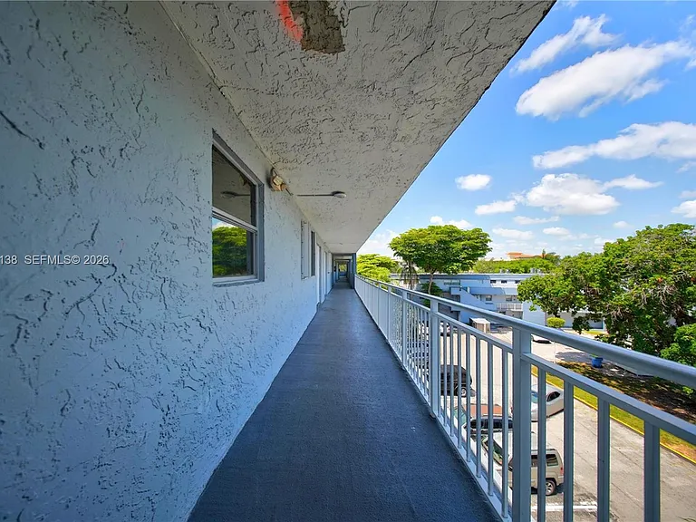 9351 Fontainebleau Blvd #B415 — Photo 35