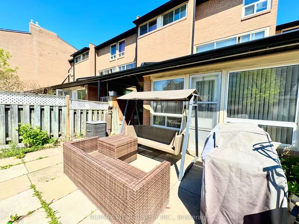 260 John Garland Blvd #234, Toronto, ON M9V 1N8
