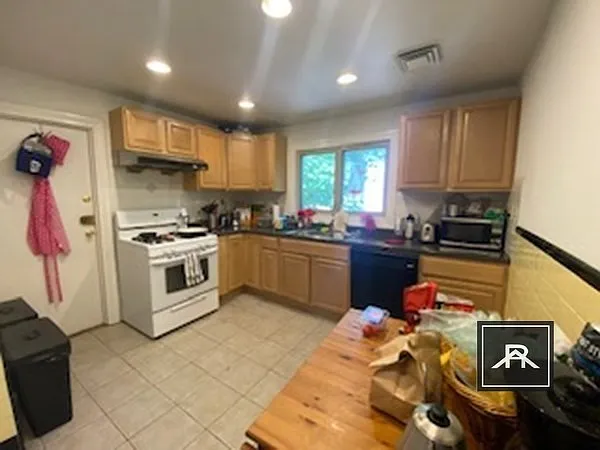 275 Tappan St #2 — Photo 6