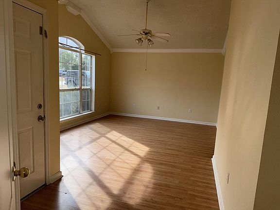 3rd image of 16356 Clearwater Cir