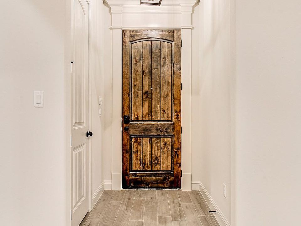 1st image of 214 Jacinth Ln