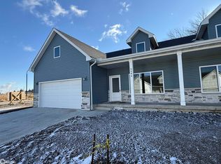 1101 Emerald Cove Dr, Clear Lake, IA 50428