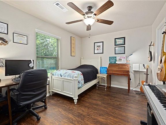 3rd image of 151 Foxglove St