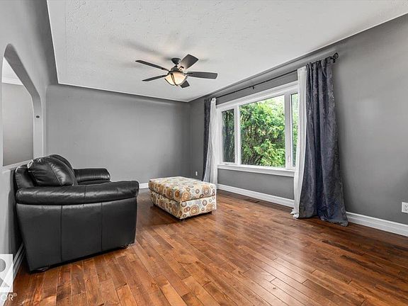 4th image of 10994 165th St NW