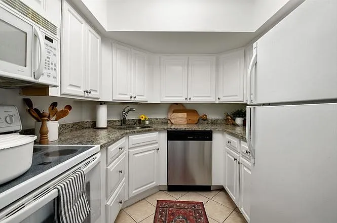 135 Pleasant St #403 — Photo 5