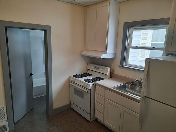 5th image of 220 E South St #220