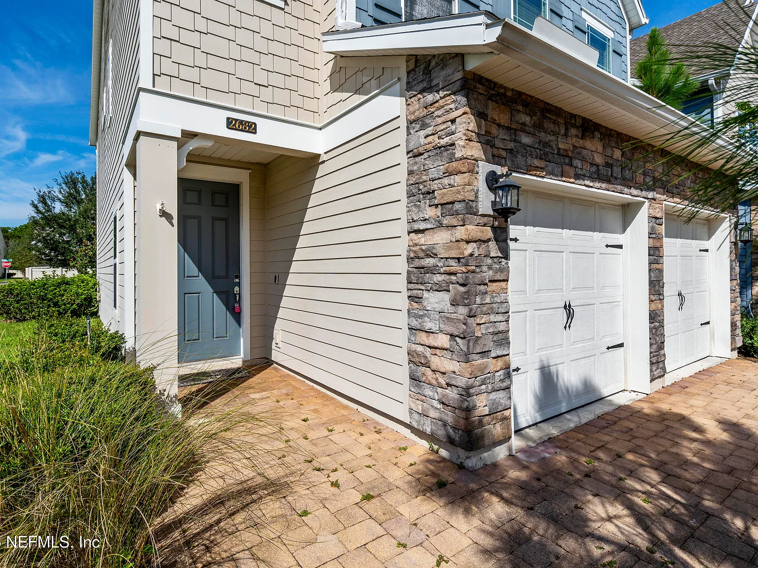 3 bed, 2.5 bath, 1910 sqft, $2,350 — Photo 4