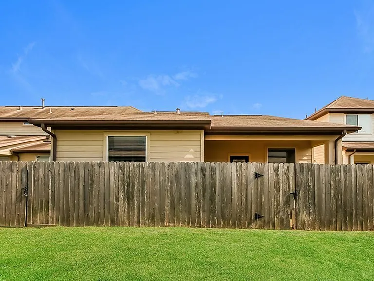 12227 Ghita Ln — Photo 3