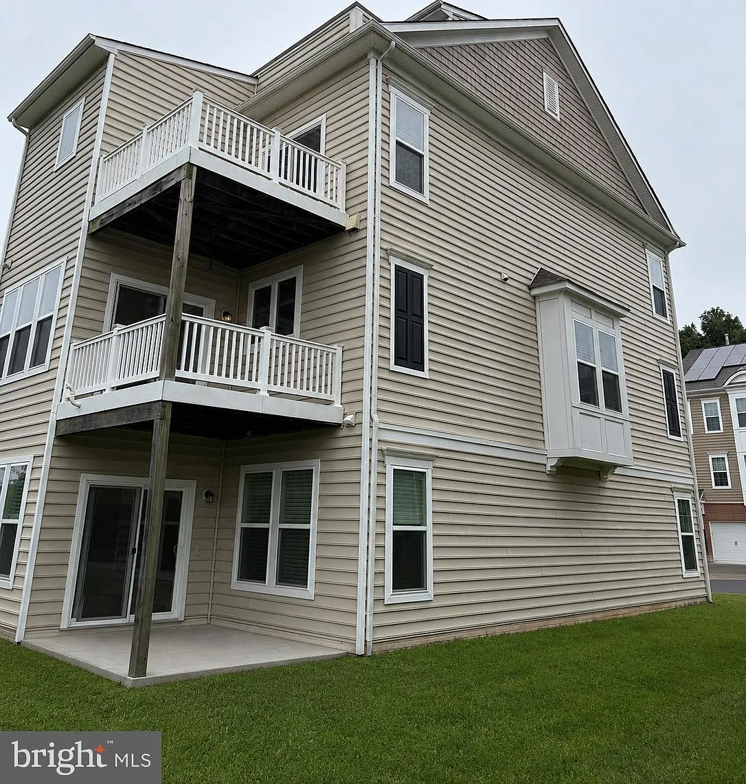 4 bed, 4.5 bath, 3224 sqft, $4,200 — Photo 3