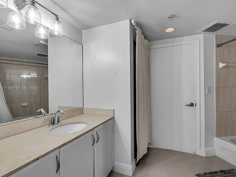 1750 N Bayshore Dr #1815 — Photo 13
