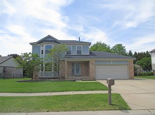 33443 Paoletti Dr, Fraser, MI 48026