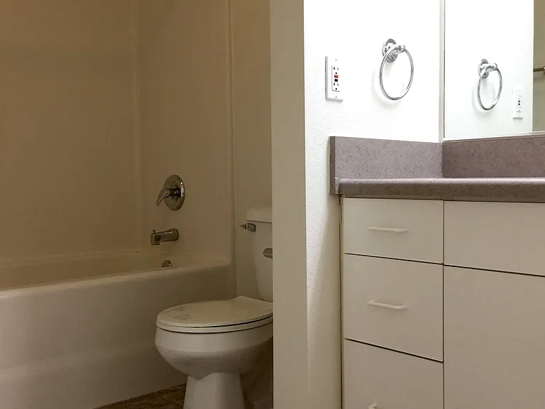 LaSalle Apartments — Photo 25