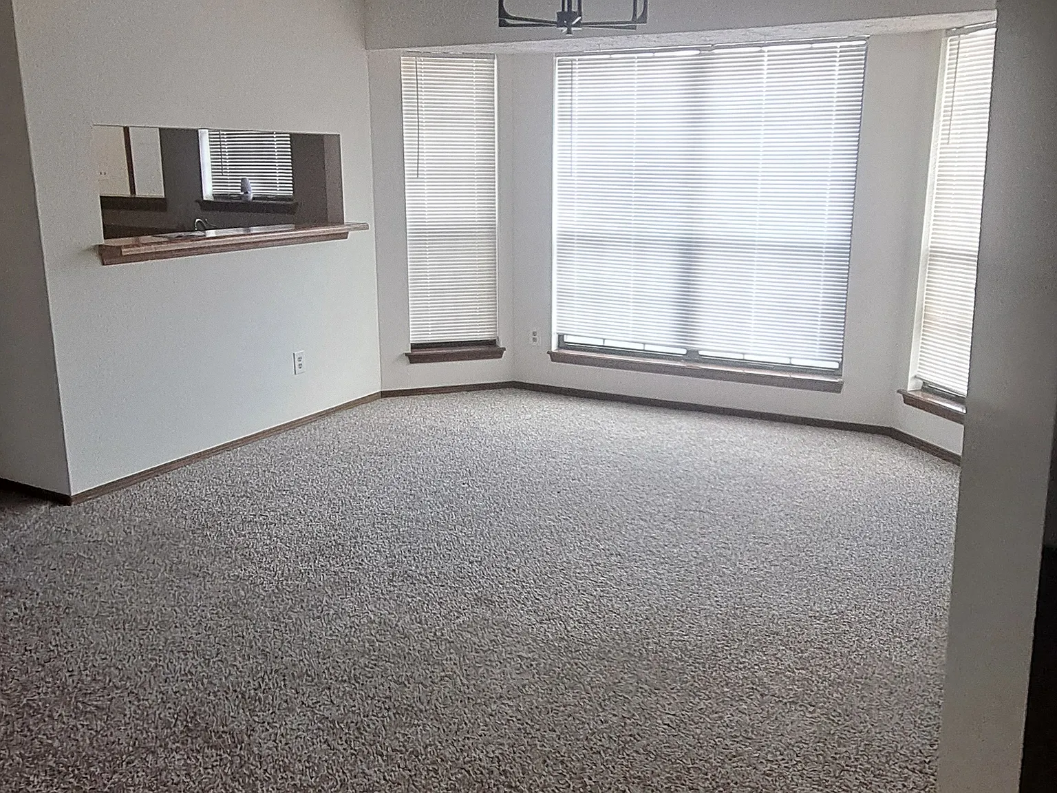 3 bed, 1872 sqft, $1,800 — Photo 3