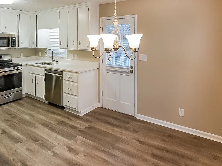 107 Cedar Creek Ct — Photo 7