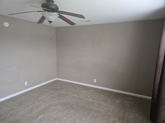 4th image of 932 Kingsbury Dr APT B