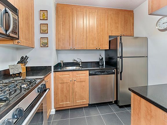 3rd image of 300 E 40th St APT 19W