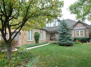 23 Lake Ridge Club Dr, Burr Ridge, IL 60527