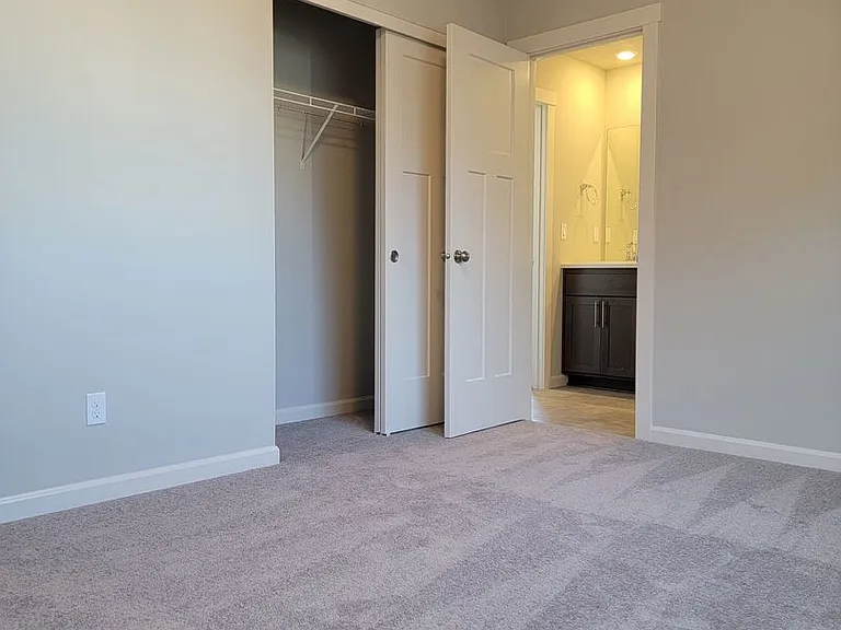 6219 Rebecca St SE — Photo 16