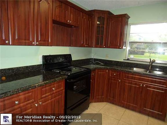 4th image of 619 Woodgate Ln #A