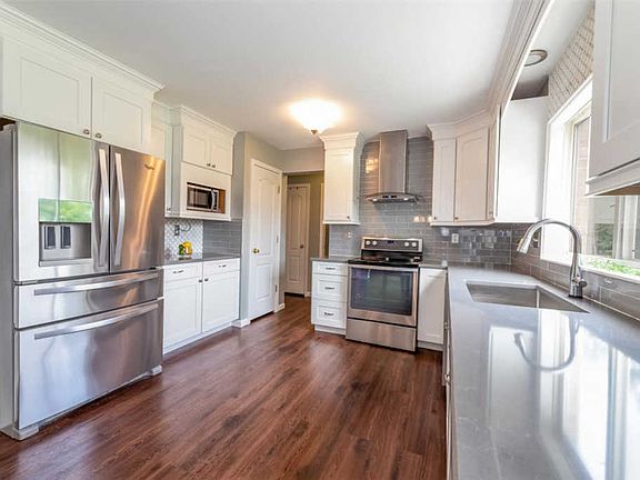 3rd image of 10061 Cedarwood Dr