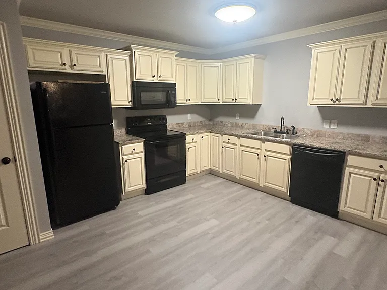 1103B Springhill Rd #B — Photo 3