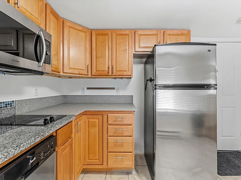 1714 NW Couch St #20 — Photo 7