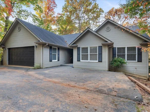 131 Charmwood Cir, Moneta, VA 24121