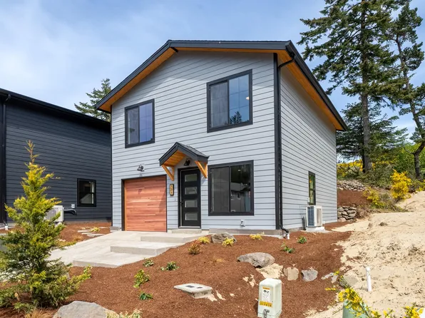 135 Breezee Way, Tillamook, OR 97141