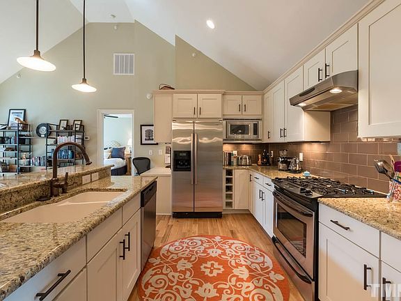 5th image of 511 Hillsborough St #109