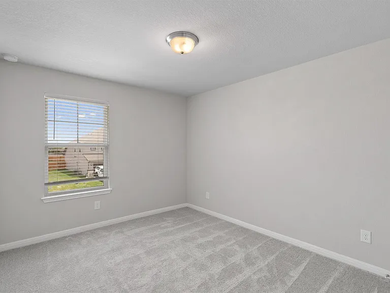 209 Golden Plains Pkwy — Photo 32
