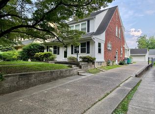 1208 Audubon Pkwy, Audubon Park, KY 40213