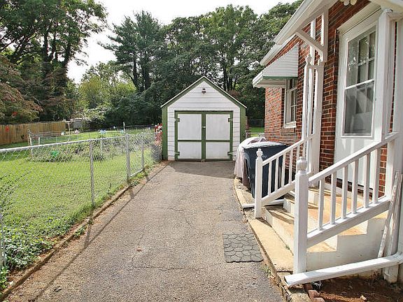 4th image of 3622 Round Hill Ave NW