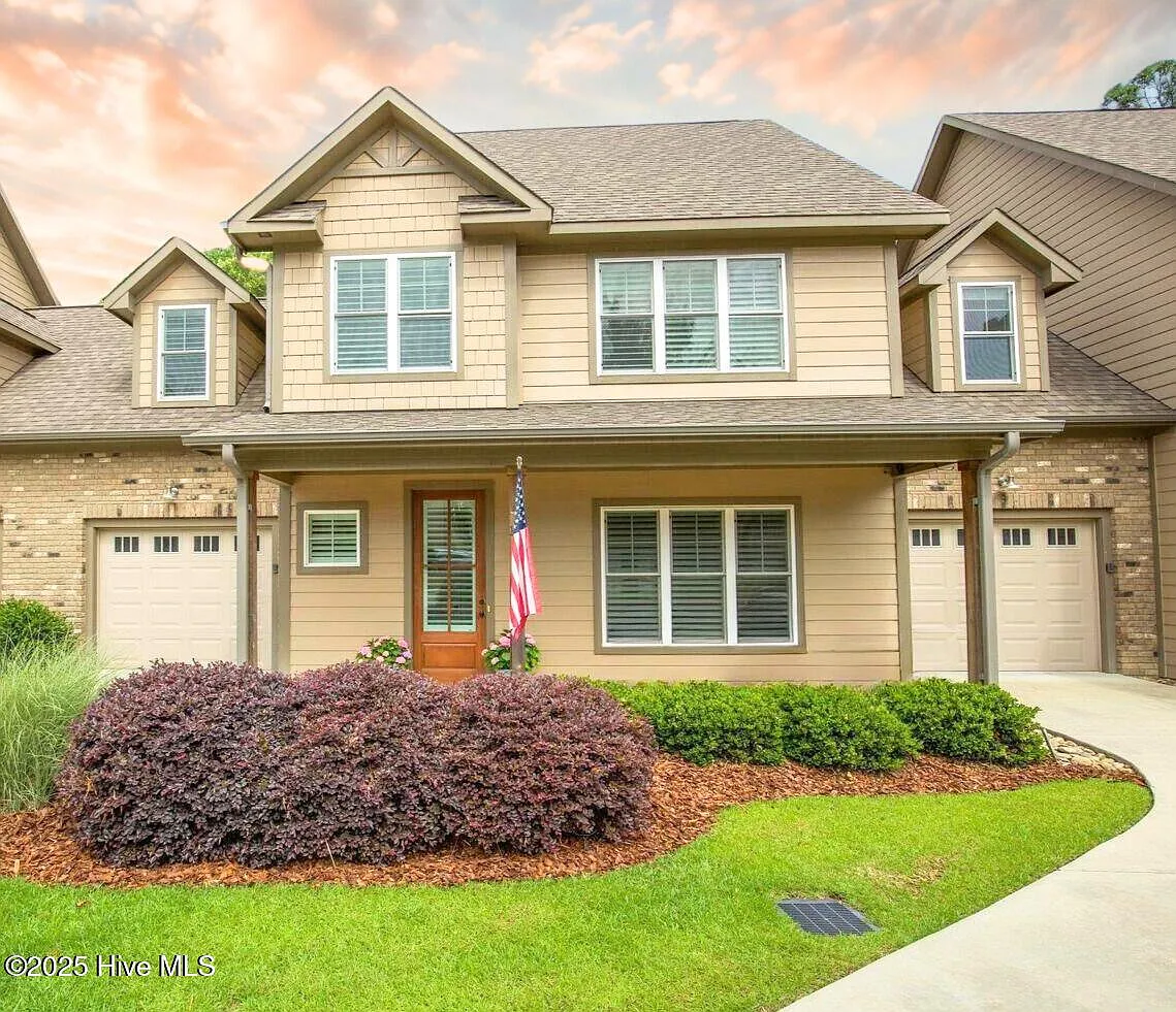 3 bed, 2.5 bath, $2,350 — Photo 1