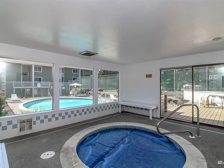 Hot tub, sauna in the back left corner