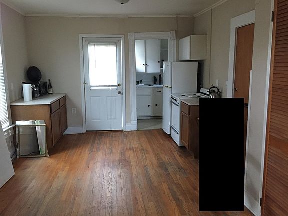 3rd image of 4932 Davenport St