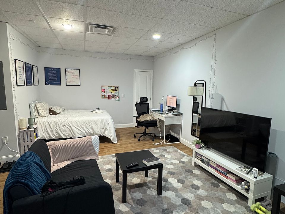 1st image of 1111 Ridge Ave Studio B2