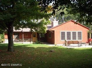 31732 Middle Crossing Rd, Dowagiac, MI 49047