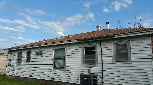 4th image of 1427 NW Longview Ave