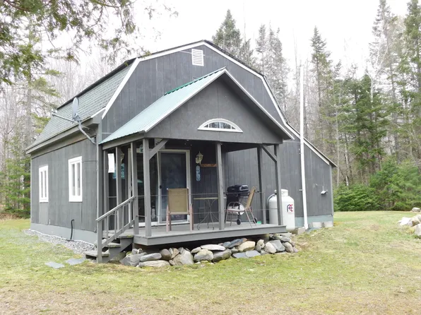 4 French Road, Abbot, ME 04406