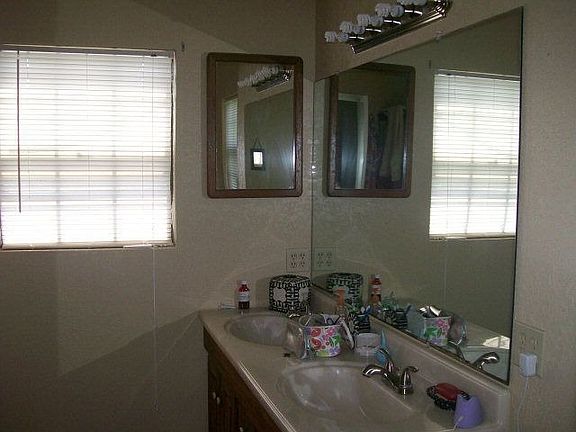 5th image of 606 N Ironwood Ave